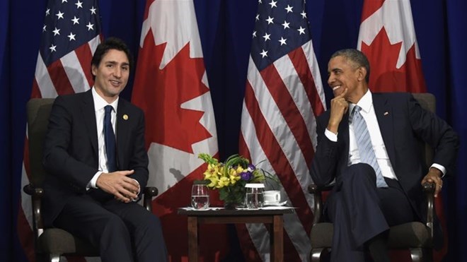 Then-President Barack Obama listens as Canada's Prime Minister Justin Trudeau speaks during a bilateral meeting in Manila, Philippines [File: Susan Walsh/Reuters]